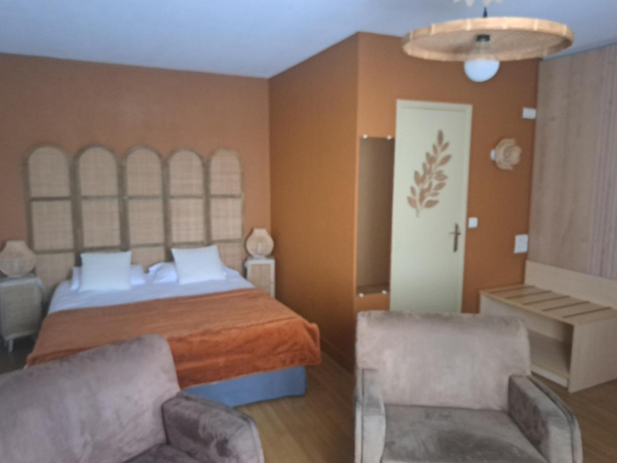 Logis Auberge De Launay Limeray Exteriör bild